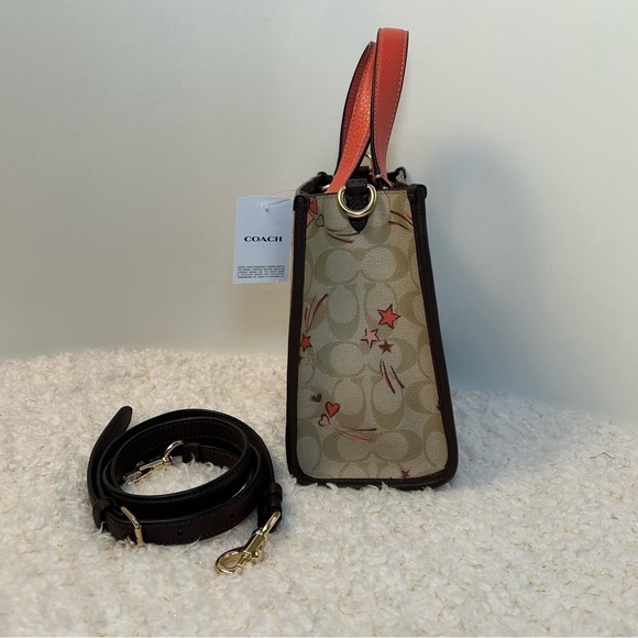 Giftable Coach Dempsey Tote 22 In Signature Canvas With Heart And Star Print - Picture 13 of 15